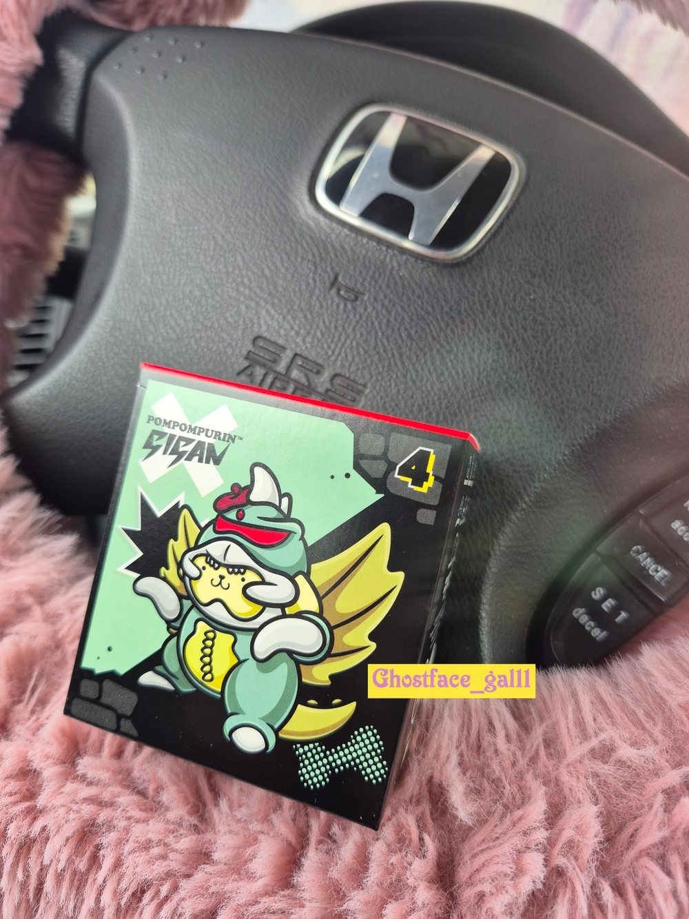 POMPOMPURIN x Gigan McDonald's Hello Kitty x Godzilla